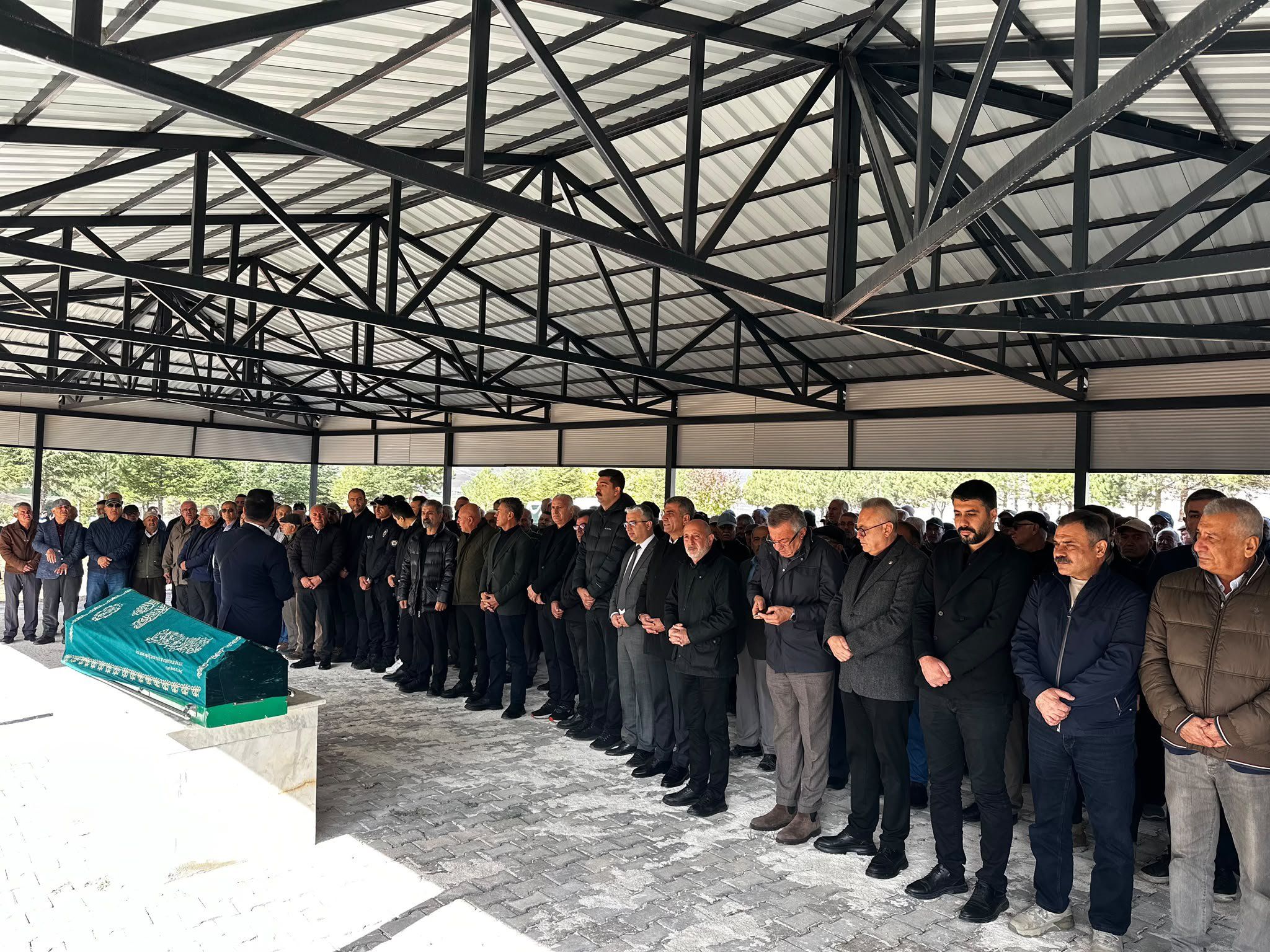 Milletvekili Ali Öztunç'un Annesi Hatice Öztunç Son Yolculuğuna Uğurlandı (1)