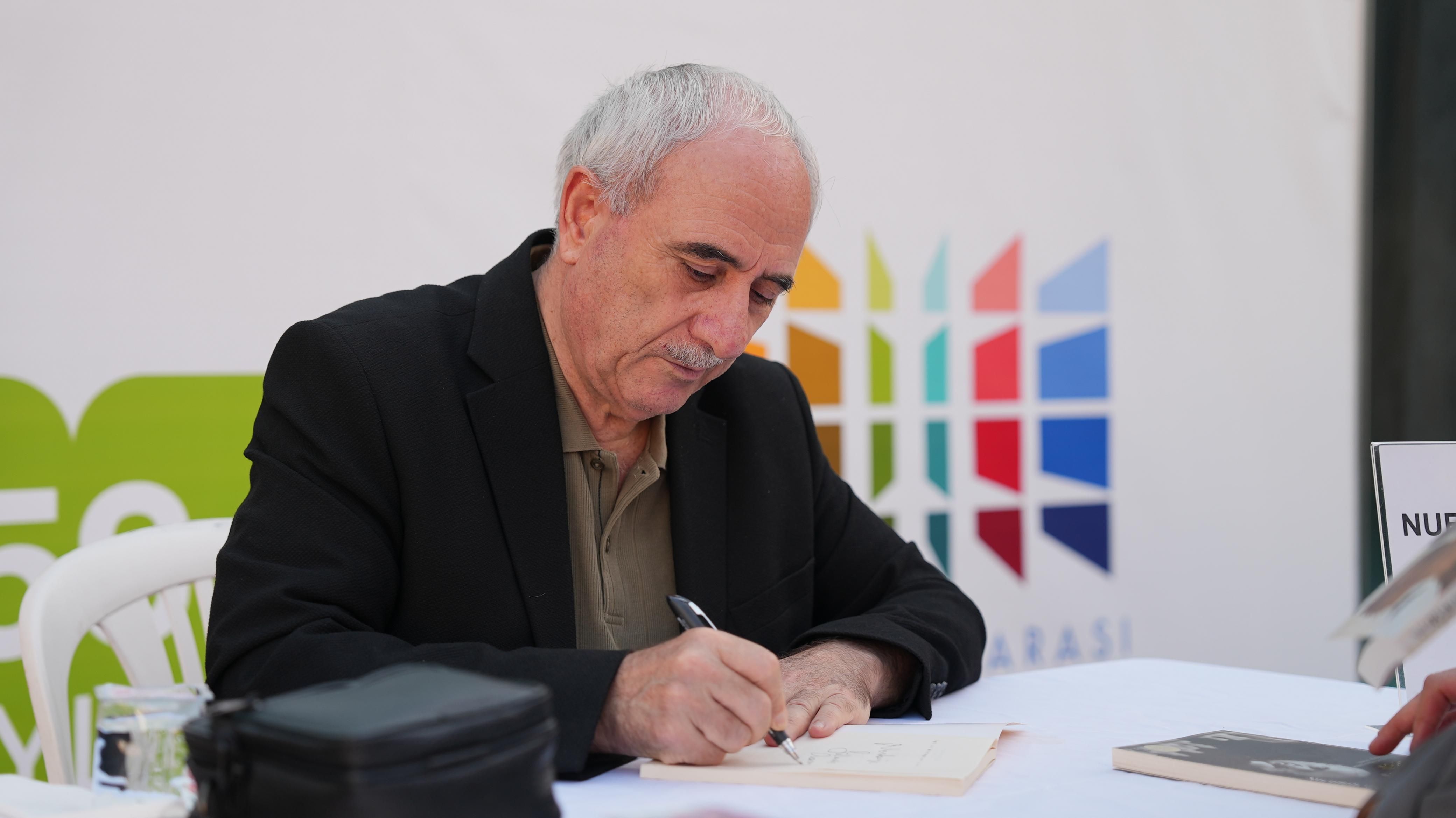 Nurullah Genç Kahramanmaraş Kitap Fuarı’nda Şiirleriyle Büyüledi (5)