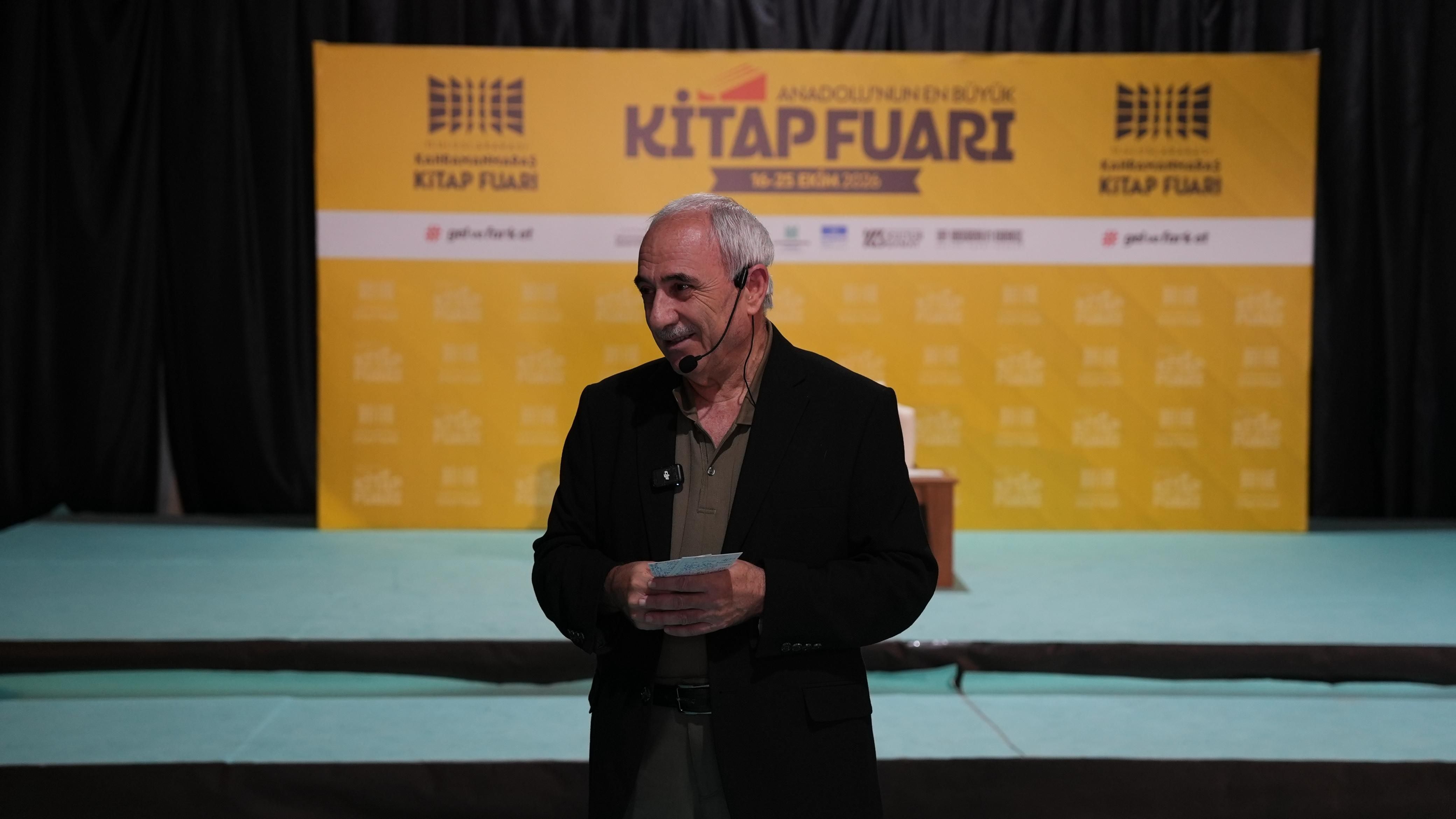 Nurullah Genç Kahramanmaraş Kitap Fuarı’nda Şiirleriyle Büyüledi (9)