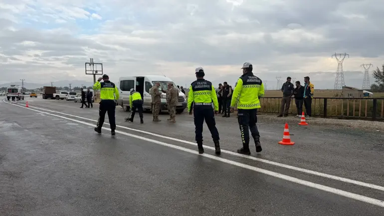 Öğrenci Servisi Devrildi; 12 Yaralı 1