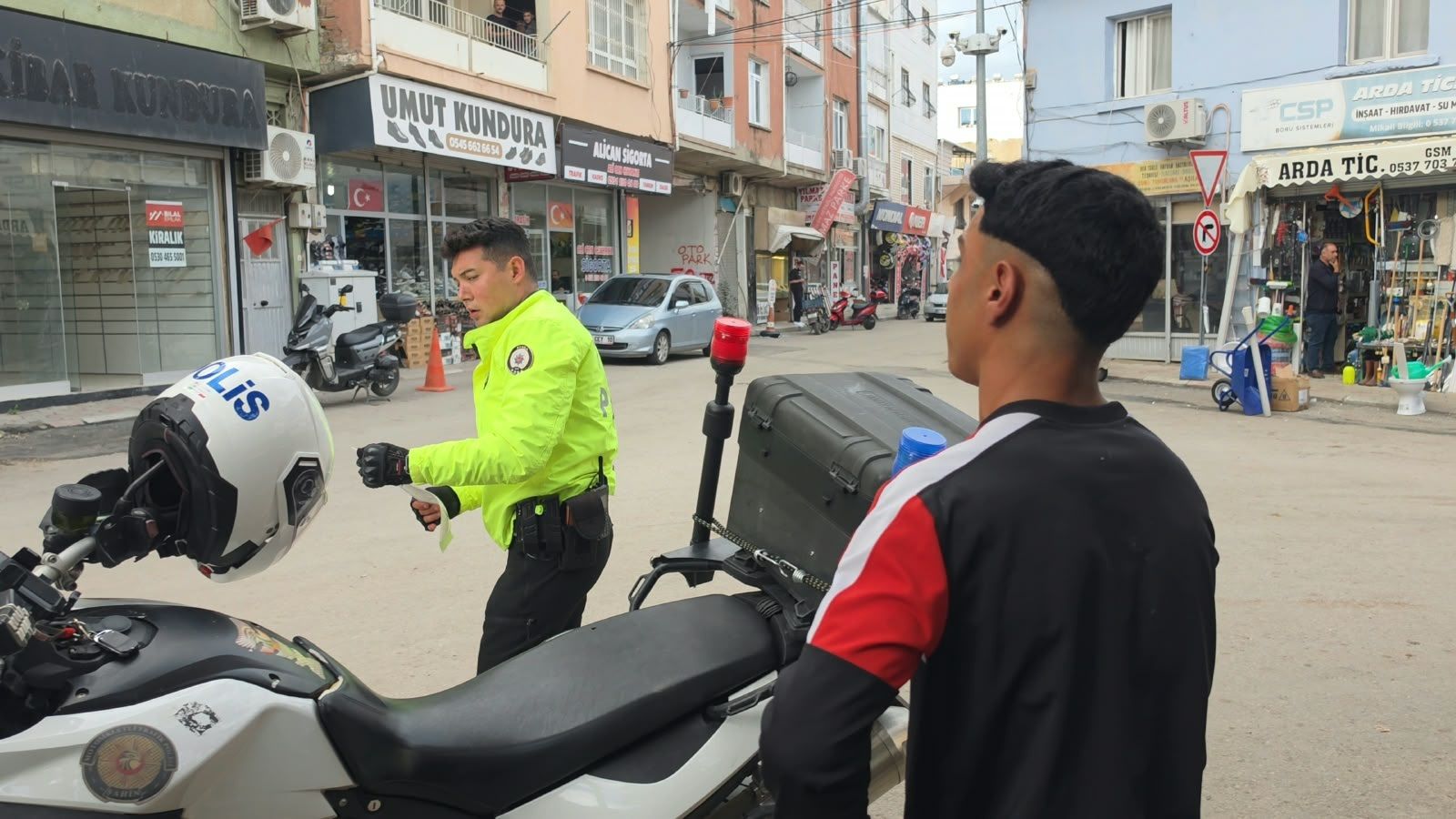 Polise “Gözünün Yağını Yiyeyim, Ceza Yazma” Dedi! 40 Bin Tl Ceza Yedi (2)