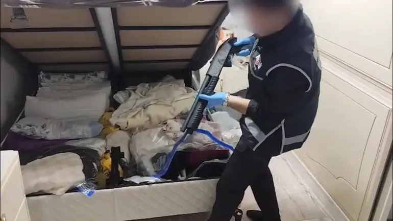 Sanal Medyadan Suç Örgütlerine Eleman Temin Eden 25 Şüpheliye Gözaltı