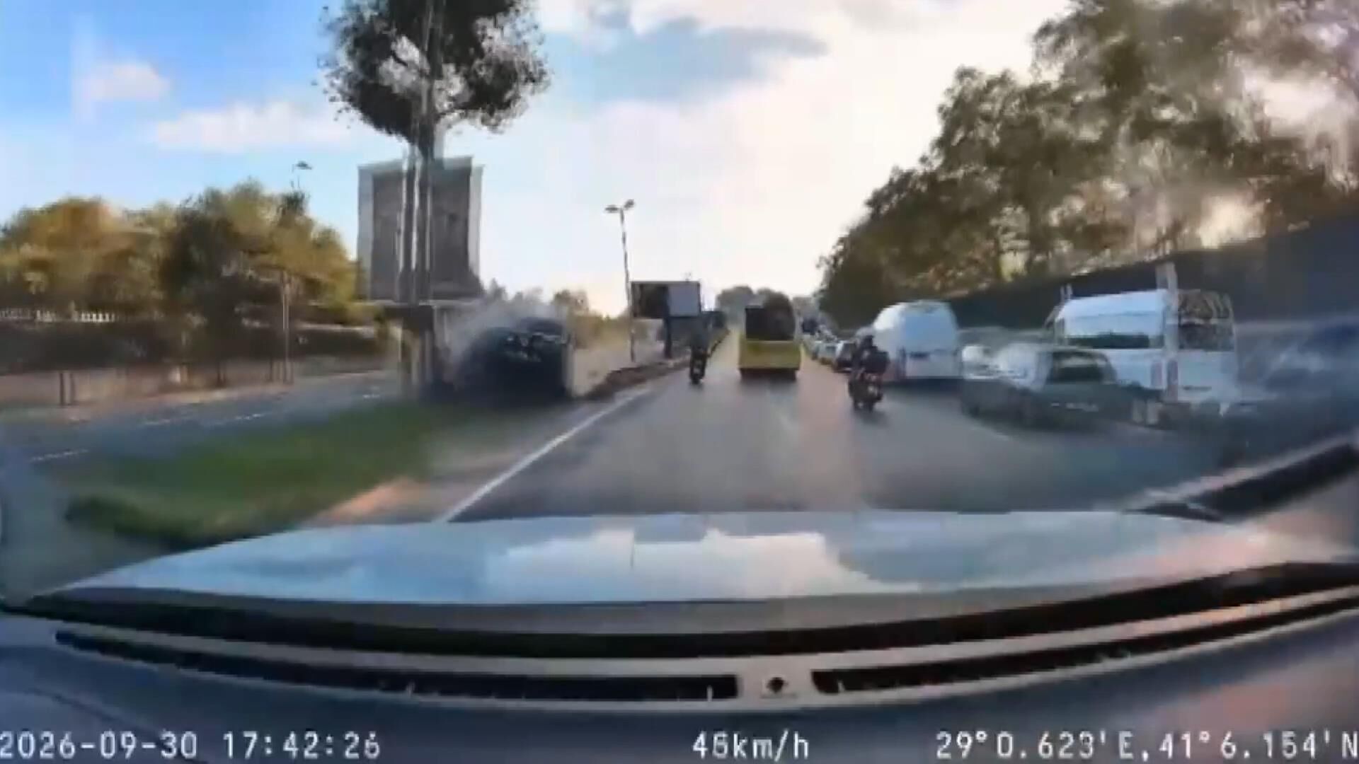Sarıyer’de Cip İett Otobüsüne Çarptı 3 Yaralı (4)