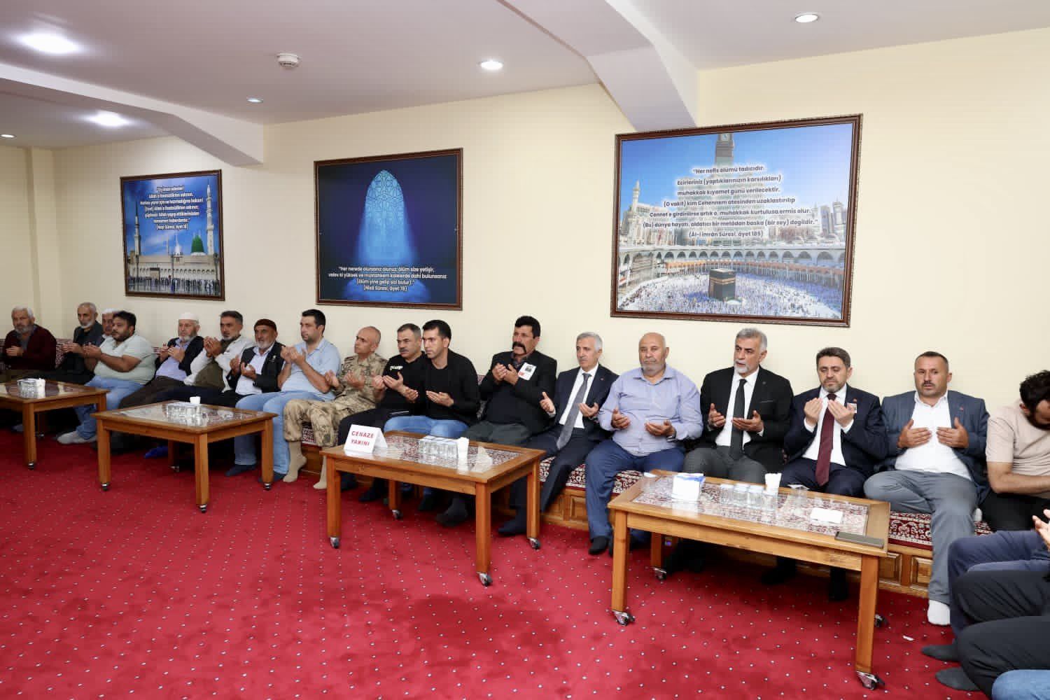 Vali Ünlüer Şehit Ailesinin Acısını Paylaştı (2)