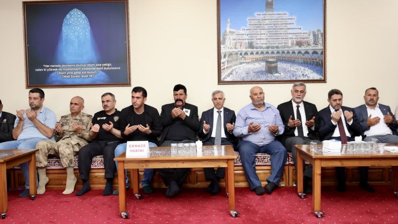 Vali Ünlüer şehit ailesinin acısını paylaştı