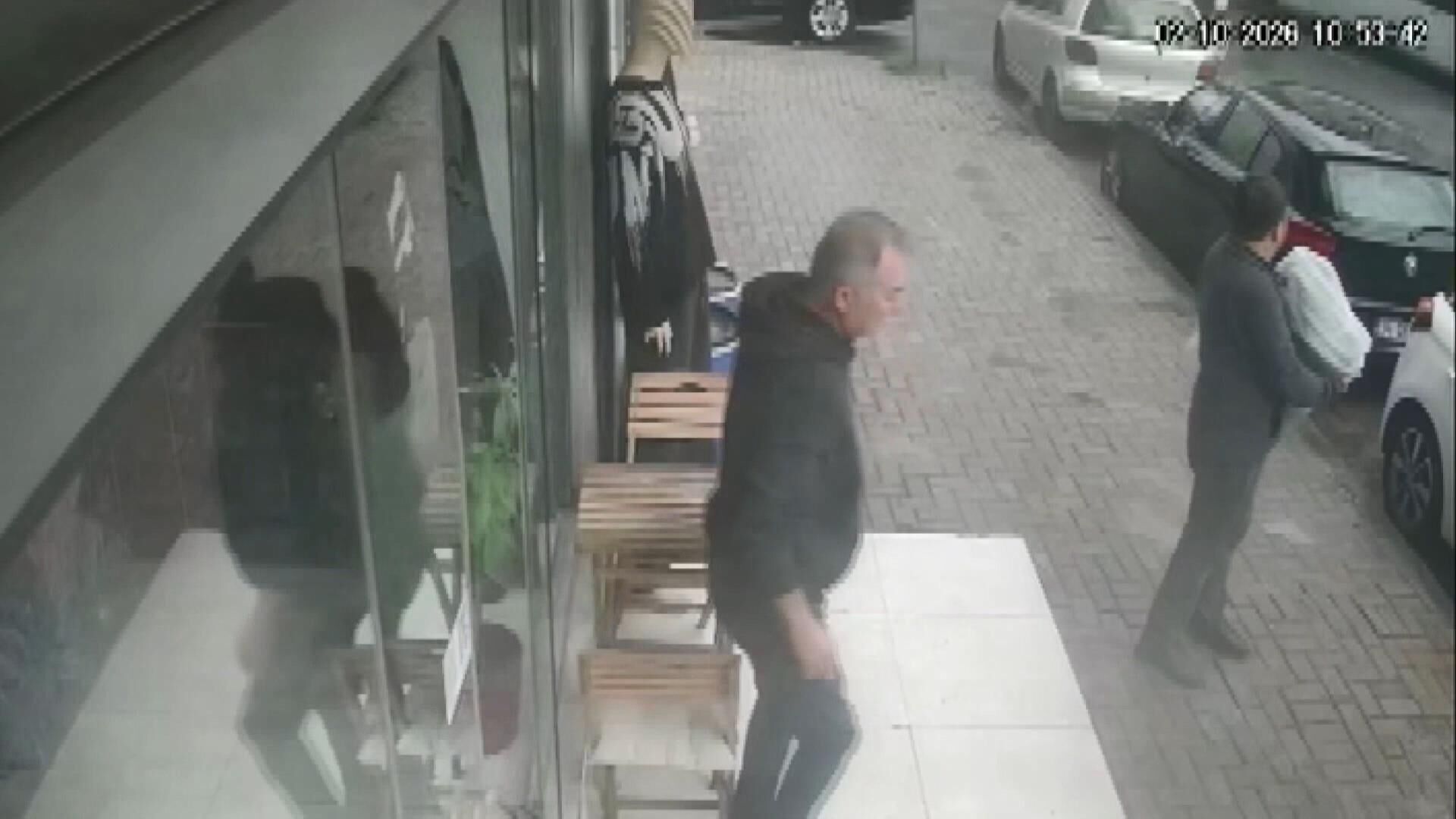 Yasak Yerden Dönüş Faciaya Dönüyordu! Tramvay Minibüse Çarptı (1)