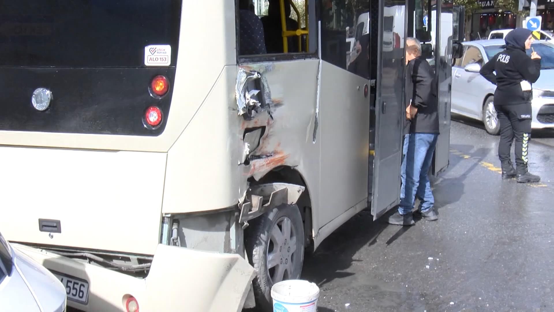 Yasak Yerden Dönüş Faciaya Dönüyordu! Tramvay Minibüse Çarptı (3)