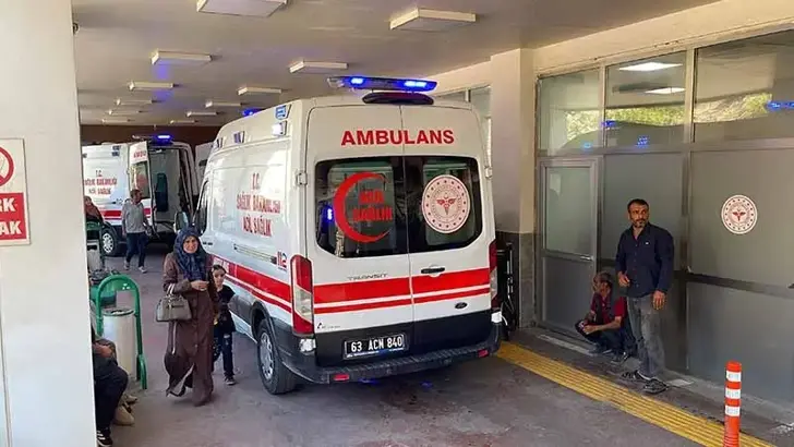 Yemek sonrası rahatsızlanan 30 öğrenci hastanelik oldu